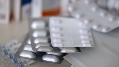 Die Grenzpolizei fand bei dem jungen Mann mehr als 1.000 Tabletten Oxycodon. (Symbolbild)  (Foto: Monika Skolimowska/dpa)