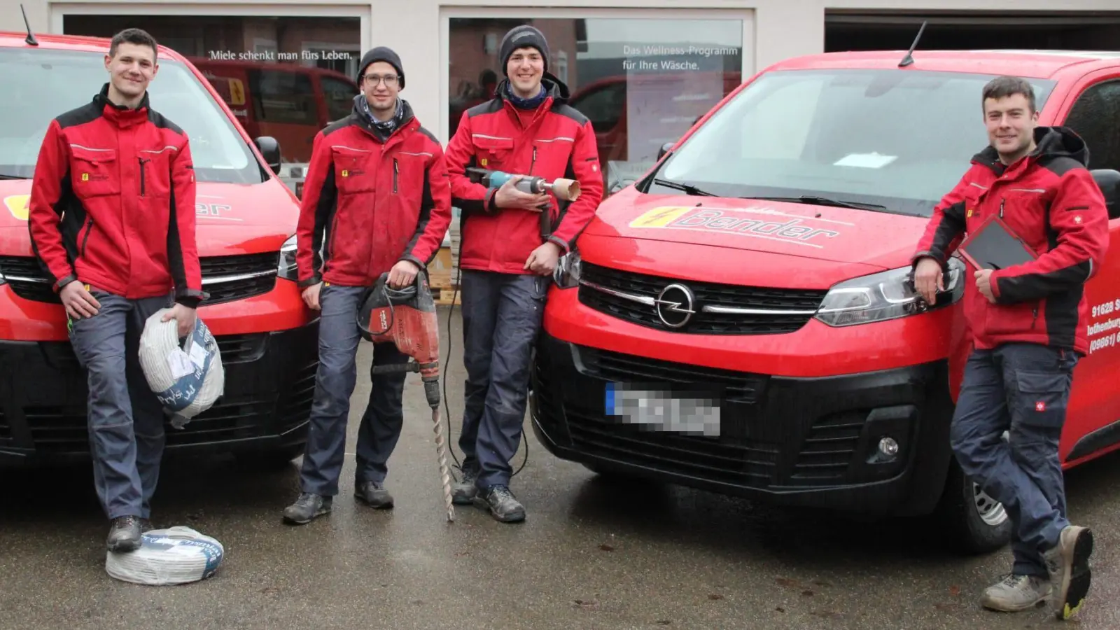 Heute führt Tobias Bender (rechts) die Geschäfte. Das Foto zeigt ihn mit den Mitarbeitern David Würflein, Luca Grimme und Jonas Käfer (von links).  (Archivbild: privat)
