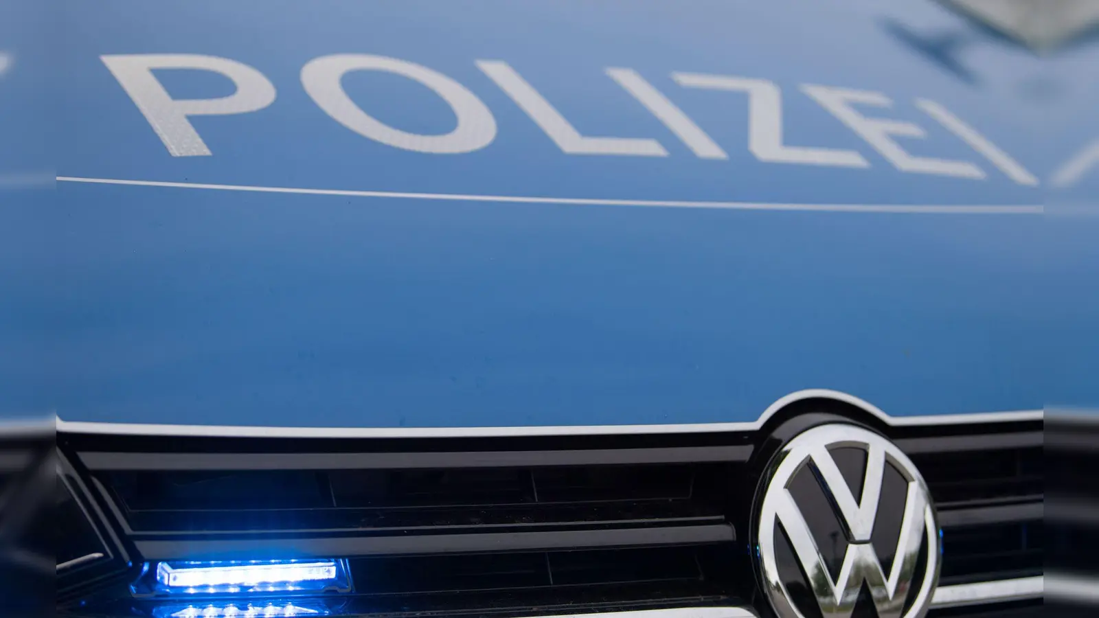 Beim Heimattag in Dinkelsbühl gab es gewalttätigen Ärger am Festzelt-Eingang. Die Polizei hat es mit widersprüchlichen Aussagen zu tun. (Symbolbild: Lino Mirgeler/dpa)