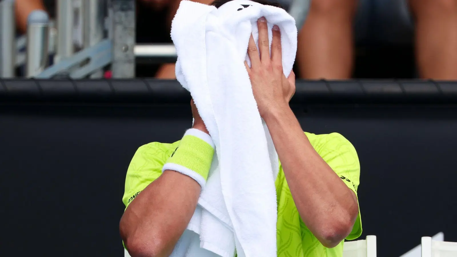 Daniel Altmaier traf in Melbourne zwei Sätze lang fast keinen Ball. (Foto: Frank Molter/dpa)