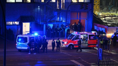 Blick auf den Einsatzort in Hamburg. (Foto: Jonas Walzberg/dpa)