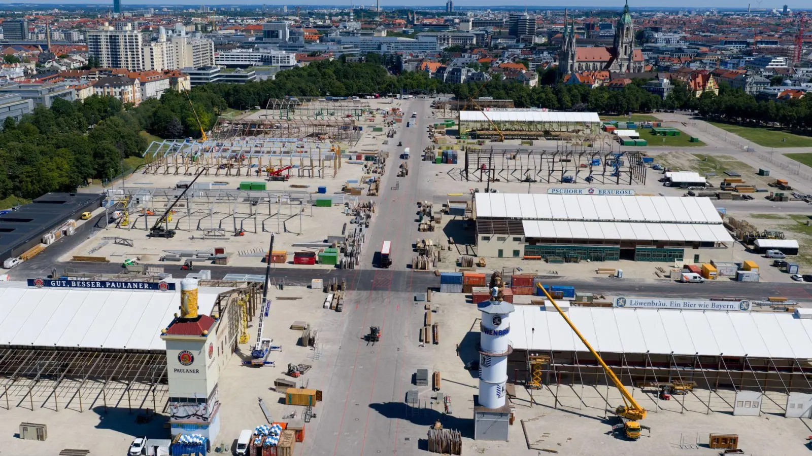 Im September ist die Vergabe von Festzelten ein Thema vor Gericht. (Archivbild)  (Foto: Sven Hoppe/dpa)