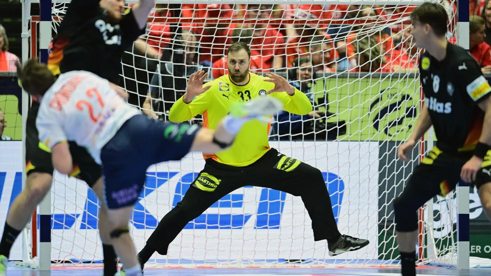 War überragender Mann auf dem Parkett: Torwart Andreas Wolff. (Foto: Sina Schuldt/dpa)