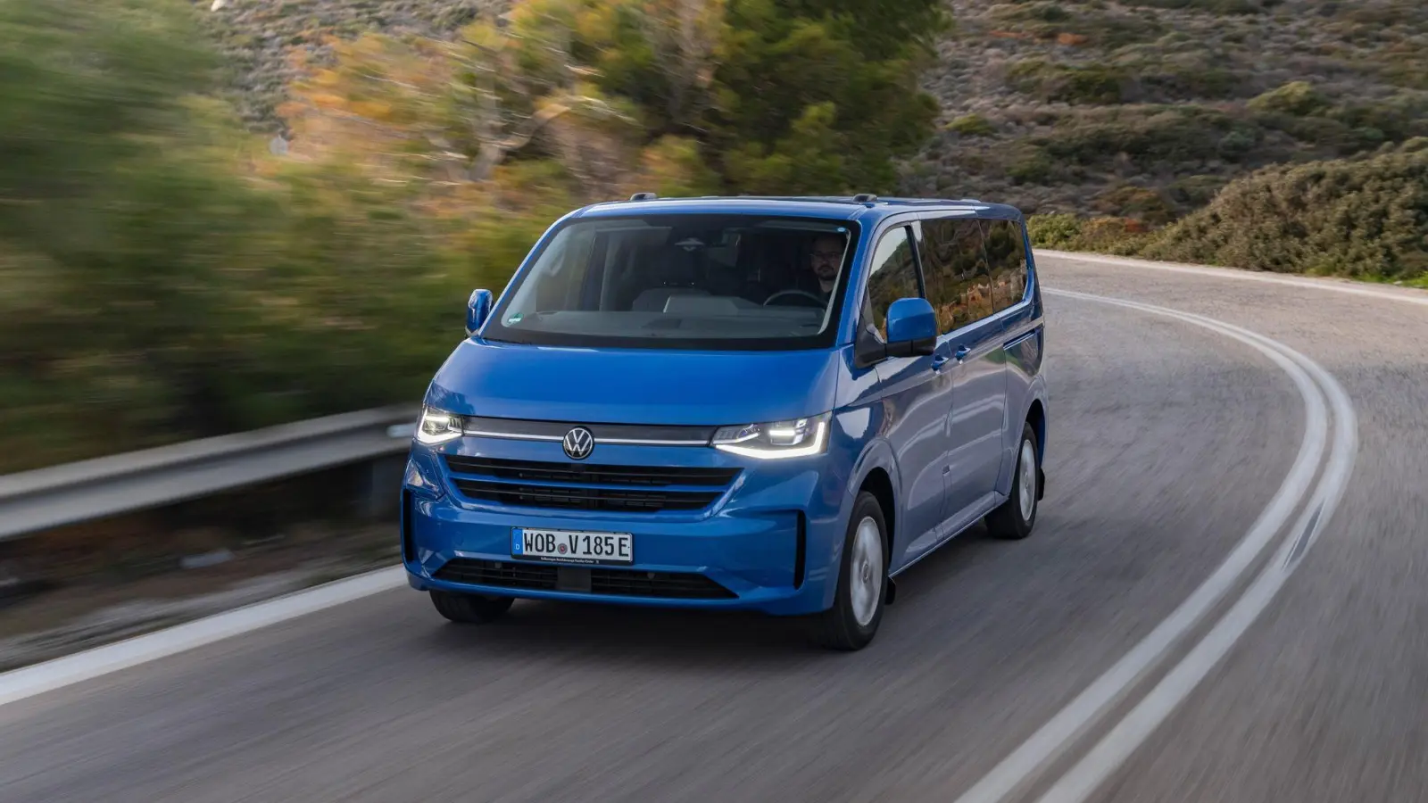 Auf in die nächste Runde: Den Transporter baut VW nunmehr seit 1950 - für Nummer 7 gibt es einen Kooperationspartner. (Foto: Ingo Barenschee/Volkswagen AG/dpa-tmn)