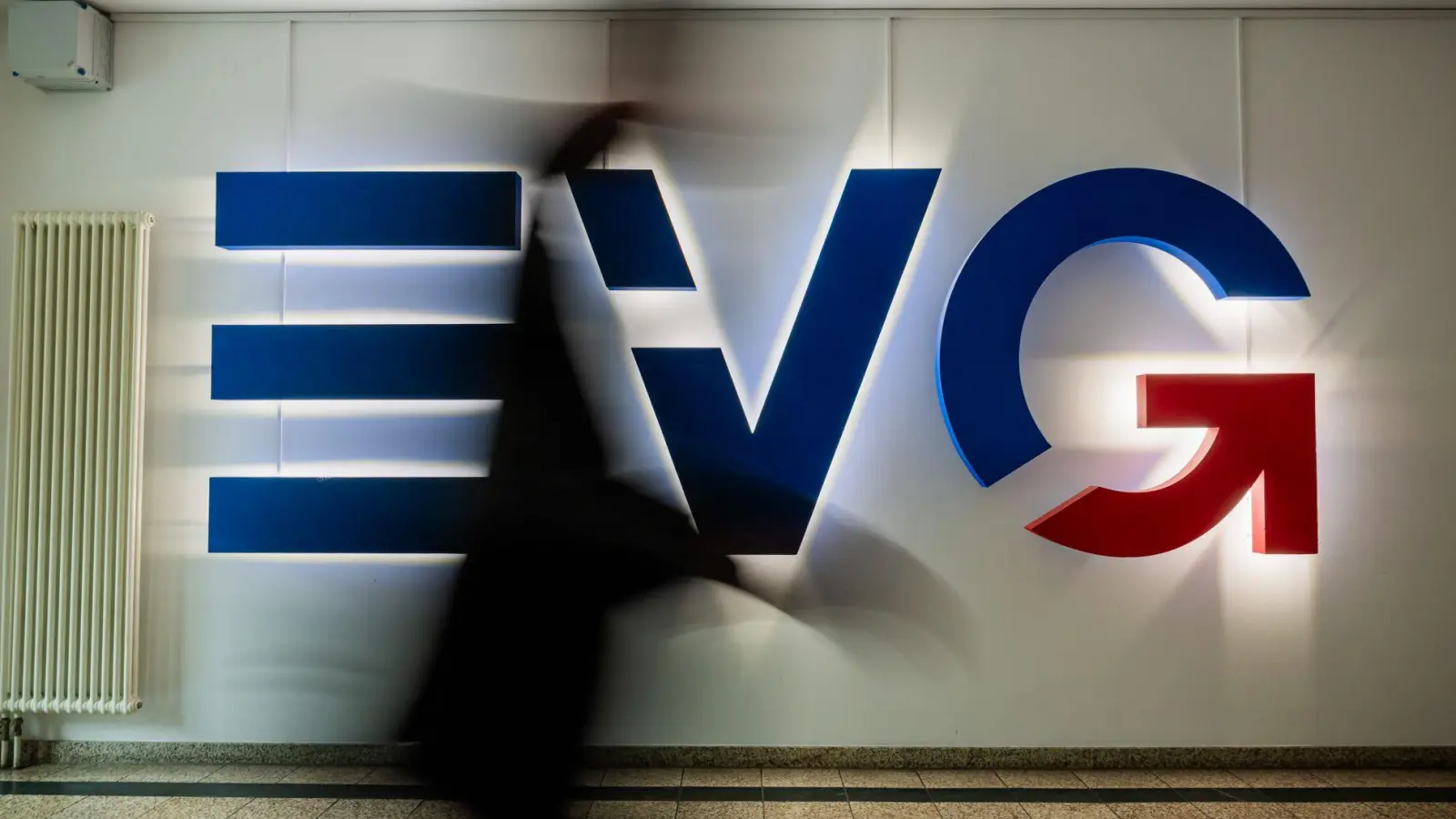 Die Gewerkschaft plant eine Schweigeminute. (Archivbild) (Foto: Christoph Soeder/dpa)