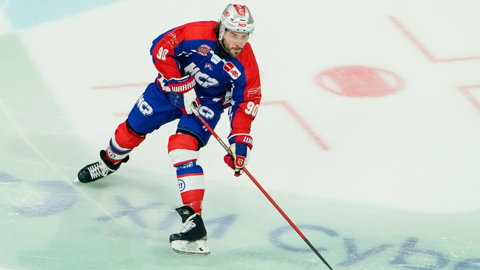 Für Nürnbergs Routinier Constantin Braun ist die DEL-Saison vorzeitig beendet. (Archivbild) (Foto: Uwe Anspach/dpa)