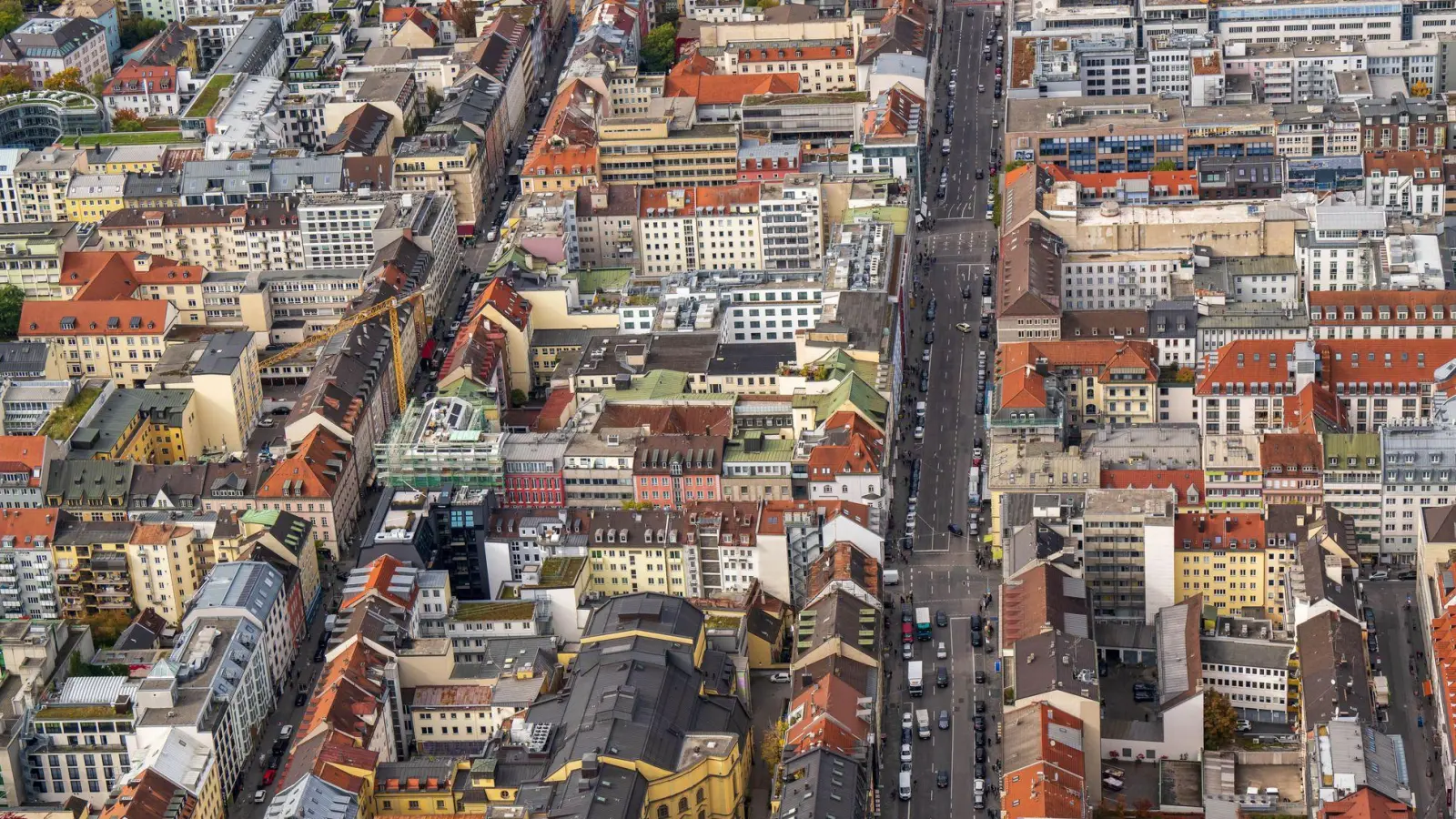 Auch Bayerns Städte und Gemeinden haben fast alle klamme Kassen, gleichwohl aber hohen Investitionsbedarf. Hier helfen die frischen Millionen von Bund und Freistaat. (Illustration) (Foto: Peter Kneffel/dpa)