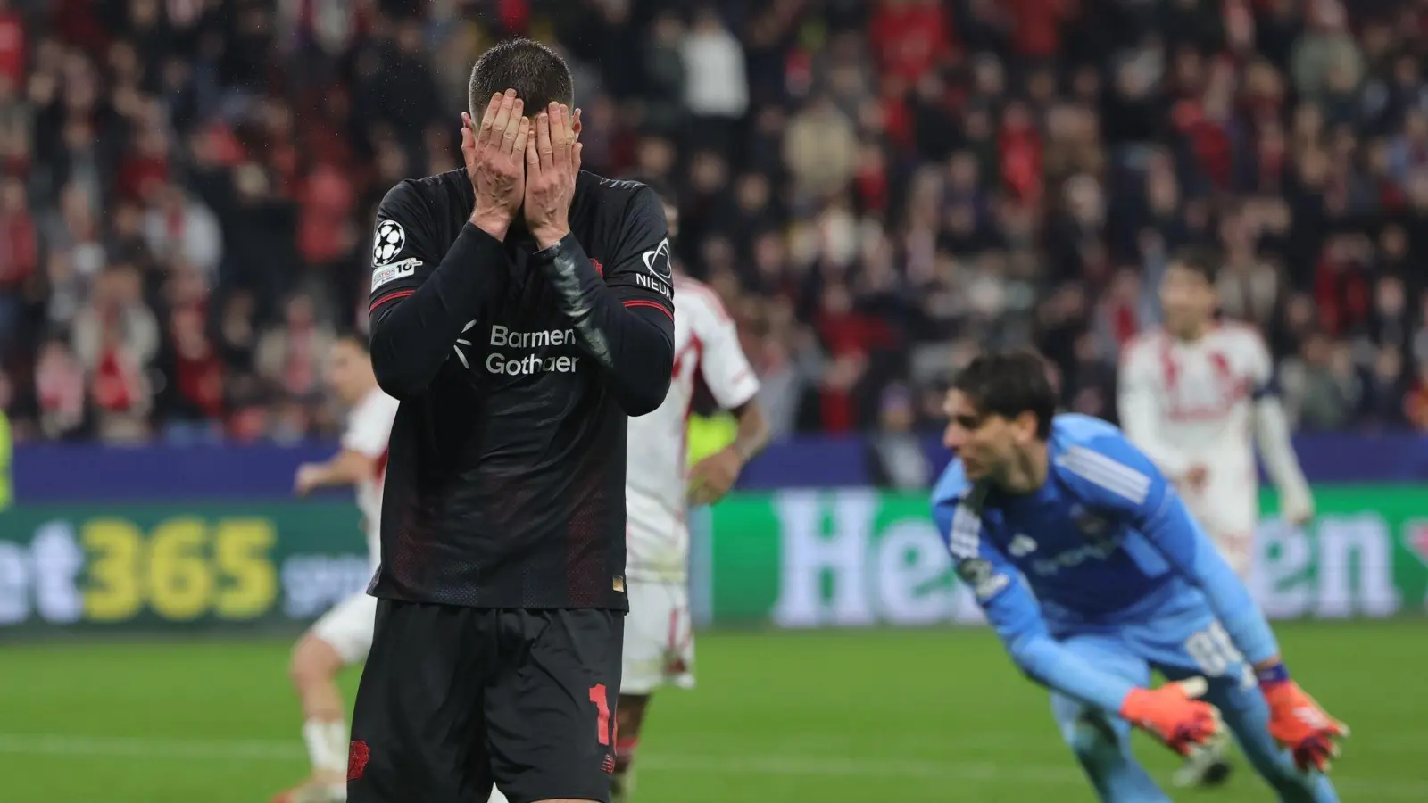 Nun geht es gegen den FC Bayern oder den FC Arsenal. (Foto: Rolf Vennenbernd/dpa)