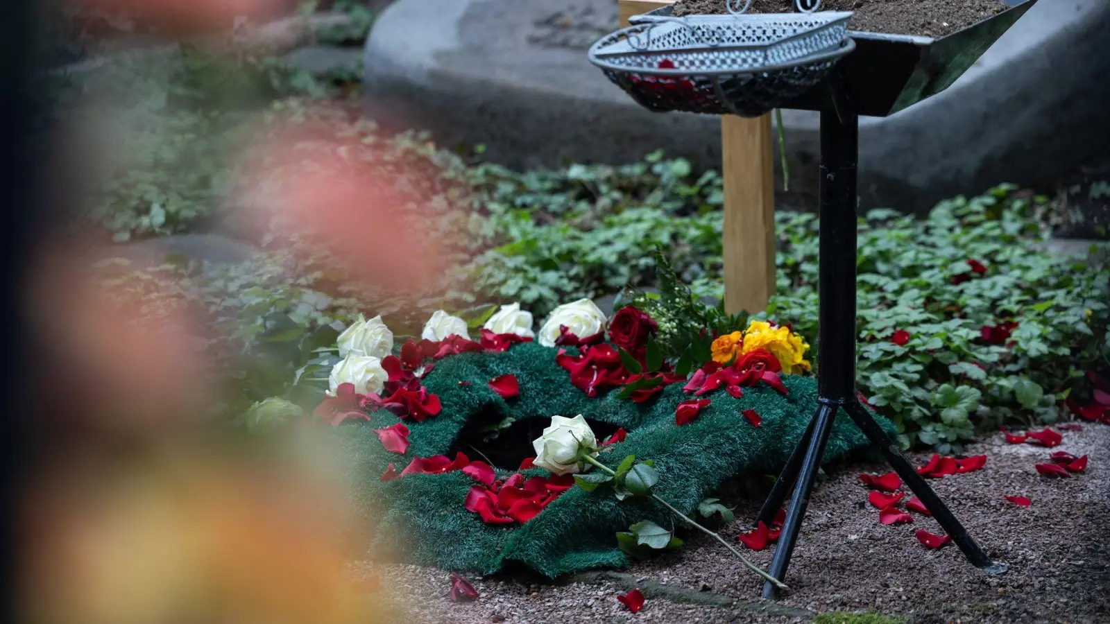 Der Tod eines Geschäftsinhabers hat auch Auswirkungen auf verbleibende Mitarbeiterinnen und Mitarbeiter. (Foto: Hannes P Albert/dpa/dpa-tmn)