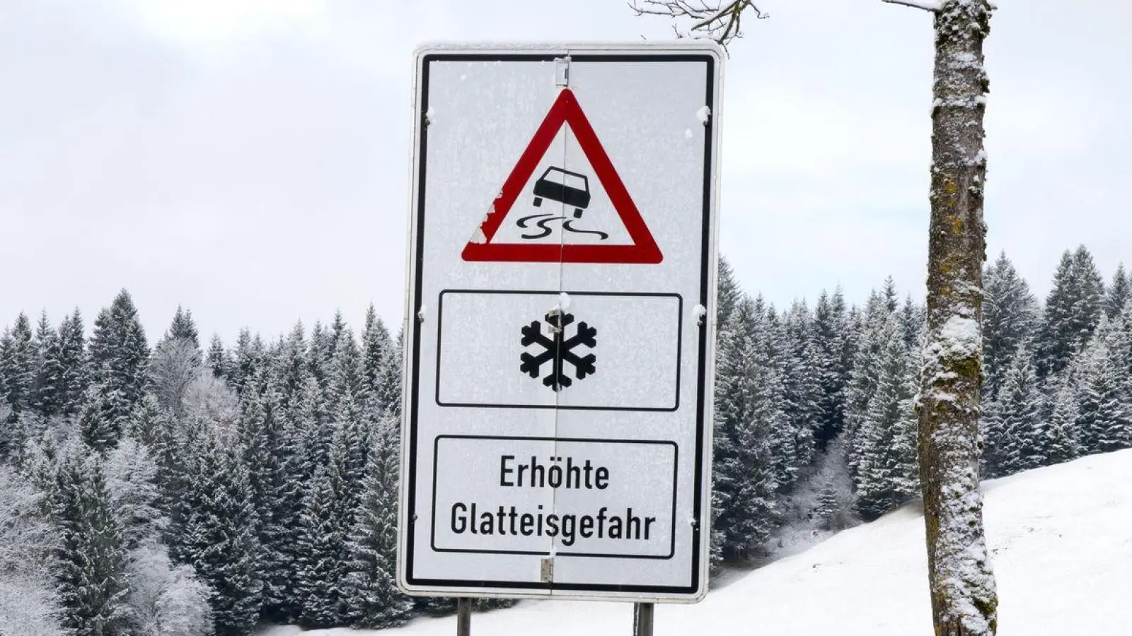 Bei Schnee und Frost kann es auf den Straßen gefährlich werden. (Foto: Sven Hoppe/dpa)
