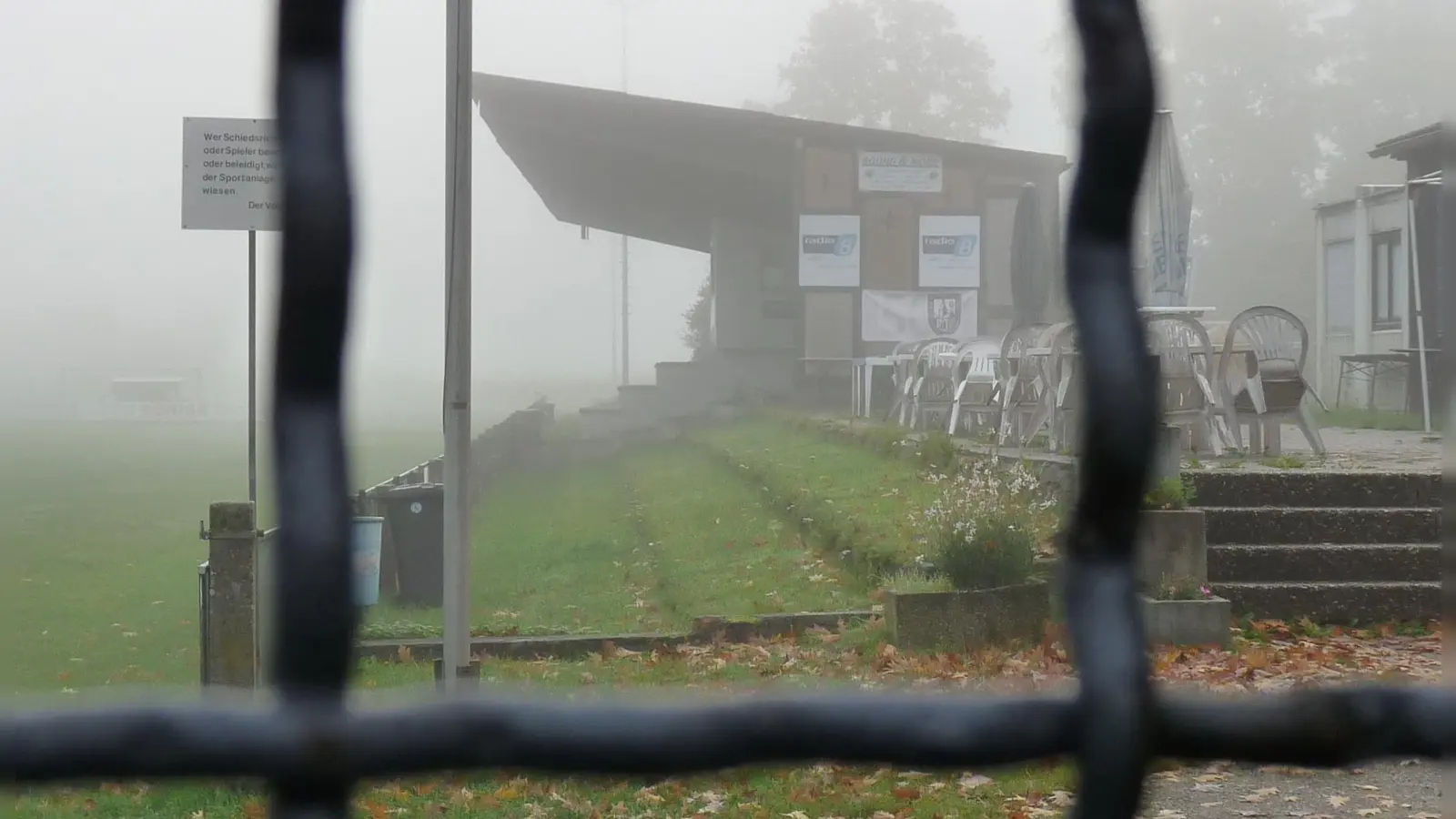 Nicht nur am Platz des TSV Franken Neustadt herrscht trübe Stimmung, auch vereinsintern kracht es. (Foto: Frank Lauer)