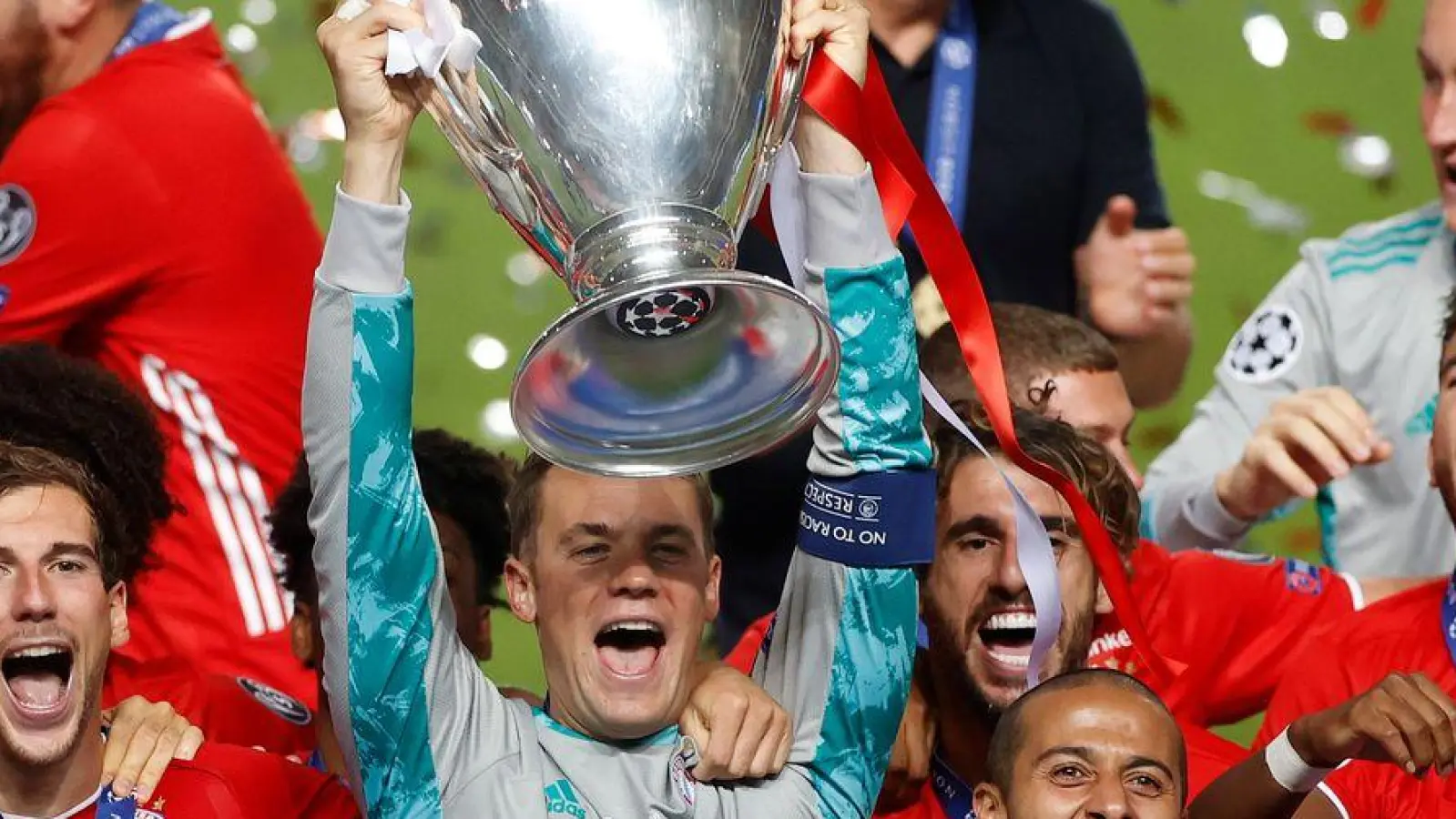 Manuel Neuer triumphierte 2020 letztmals in der Champions League. (Archivbild) (Foto: Matthew Childs/Pool Reuters/AP/dpa)