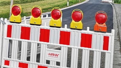 Die Sperrung wie hier in Bellershausen wird am Freitag offiziell aufgehoben.  (Symbolbild: Jonas Volland)