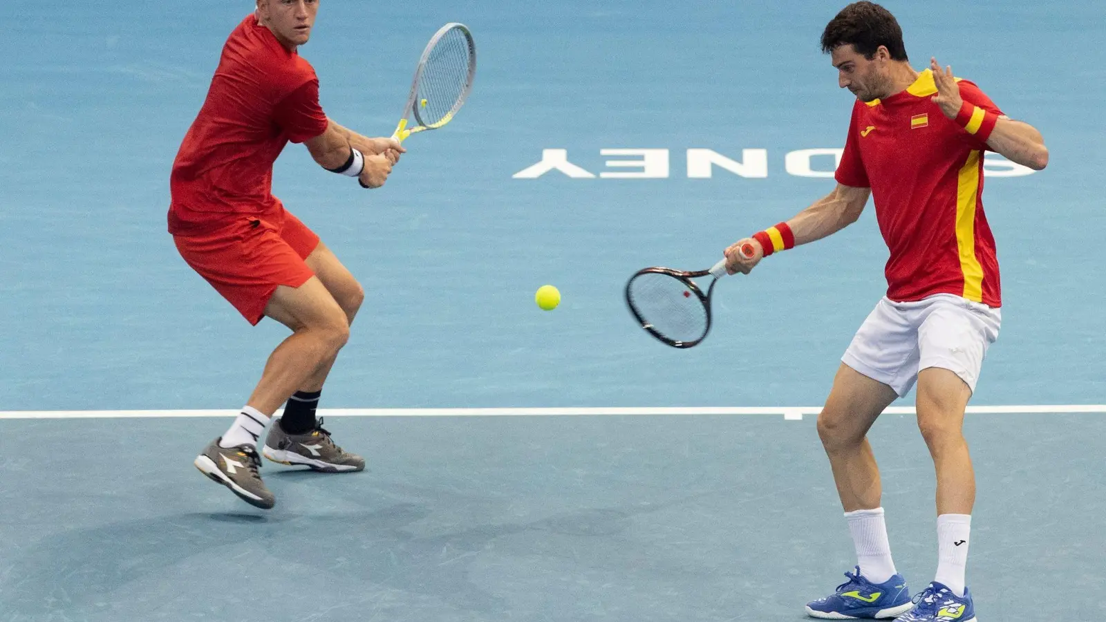 Pedro Martinez (r) und Alejandro Davidovich Fokina aus Spanien im Spiel gegen Norwegen. (Foto: Steve Christo/AP/dpa)