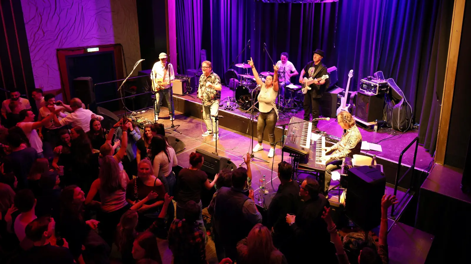 Amokoma treten im Saal der Kammerspiele auf. (Foto: Zeynel Dönmez)