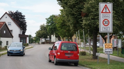 Im Bereich der Albrecht-von-Eyb-Grundschule gilt Tempo 30. Dass hier auch an Feiertagen geblitzt wird, schmeckt nicht jedem. (Foto: Andrea Walke)