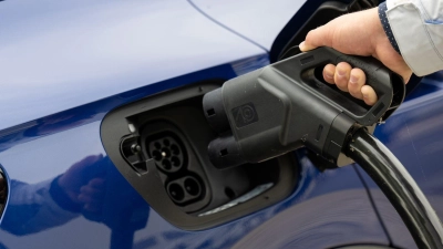 Der Absatz von Elektroautos war auch im August hoch. (Archivbild) (Foto: Hendrik Schmidt/dpa)