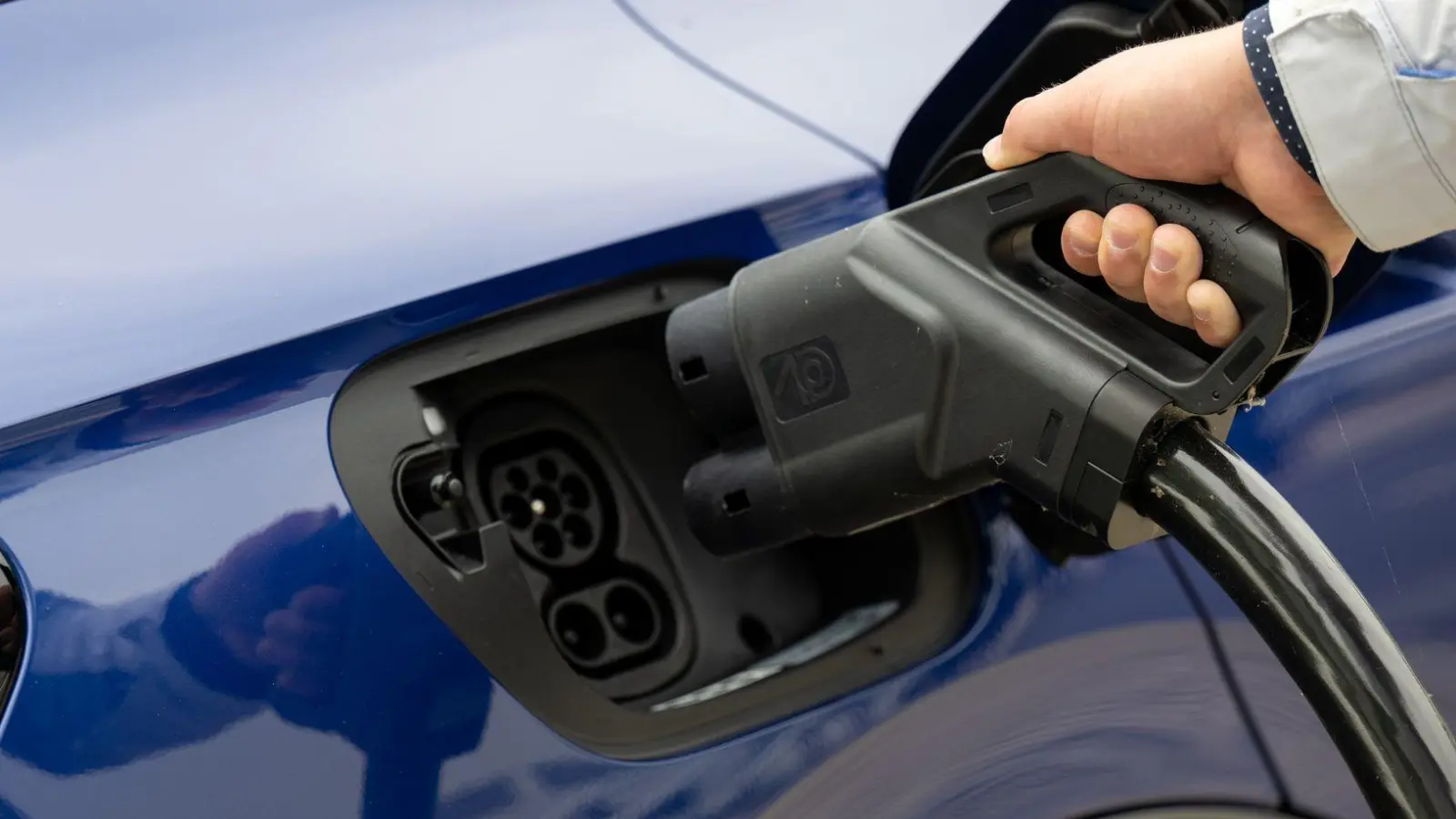 Der Absatz von Elektroautos war auch im August hoch. (Archivbild) (Foto: Hendrik Schmidt/dpa)