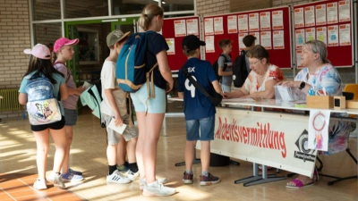 Die Aktion „Mini-Rothenburg” war in diesem Sommer der Höhepunkt des Ferienprogramms. An vier ausgebuchten Tagen tauchten täglich mehr als 150 Kinder in ihre eigene Spielstadt ein. Betreut und begleitet wurden sie dabei von rund 50 Betreuerinnen und Betreuern pro Tag. (Foto: Jugendzentrum Rothenburg)
