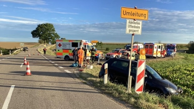 Auf der Kreisstraße bei Wallmersbach kam es am Mittwochmorgen zu einem Zusammenprall zweier Pkw. (Foto: Andreas Albig/Feuerwehr Uffenheim)