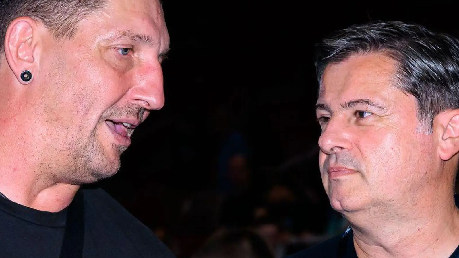 Würden sich über einen Handball-Standort München freuen: Füchse-Sportvorstand Stefan Kretzschmar (l) und Dyn-Gründer Christian Seifert. (Foto: Marco Wolf/dpa)