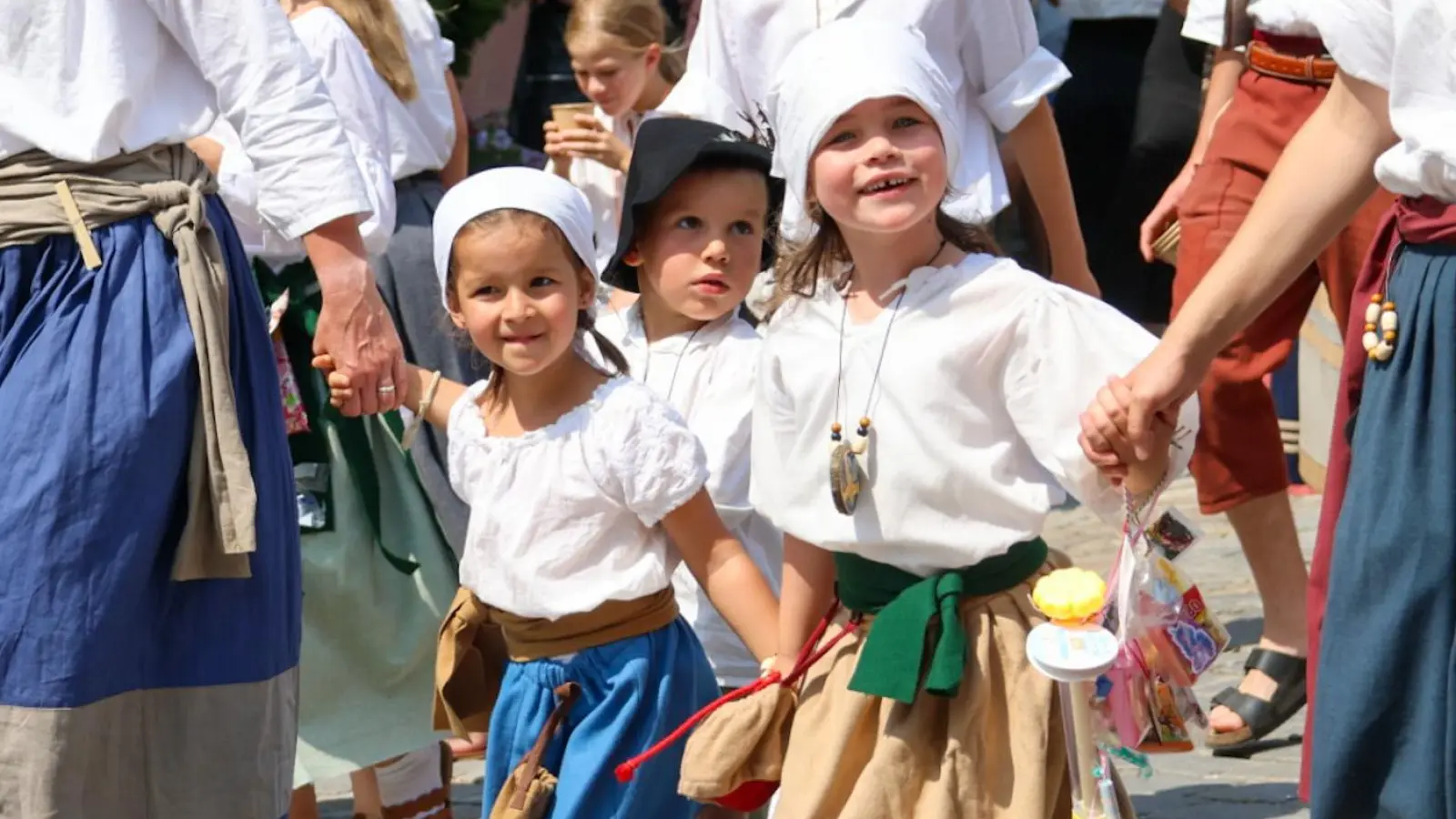 Schon die Kinder machen begeistert bei der Kinderzeche mit. (Foto: Martina Haas)