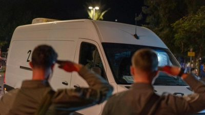 Bisher hat die Hamas acht Leichen von Geiseln übergeben. (Archivbild) (Foto: Ilia Yefimovich/dpa)