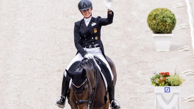 Jessica von Bredow-Werndl hat erstmals den Großen Dressur-Preis von Aachen gewonnen. (Foto: Rolf Vennenbernd/dpa)