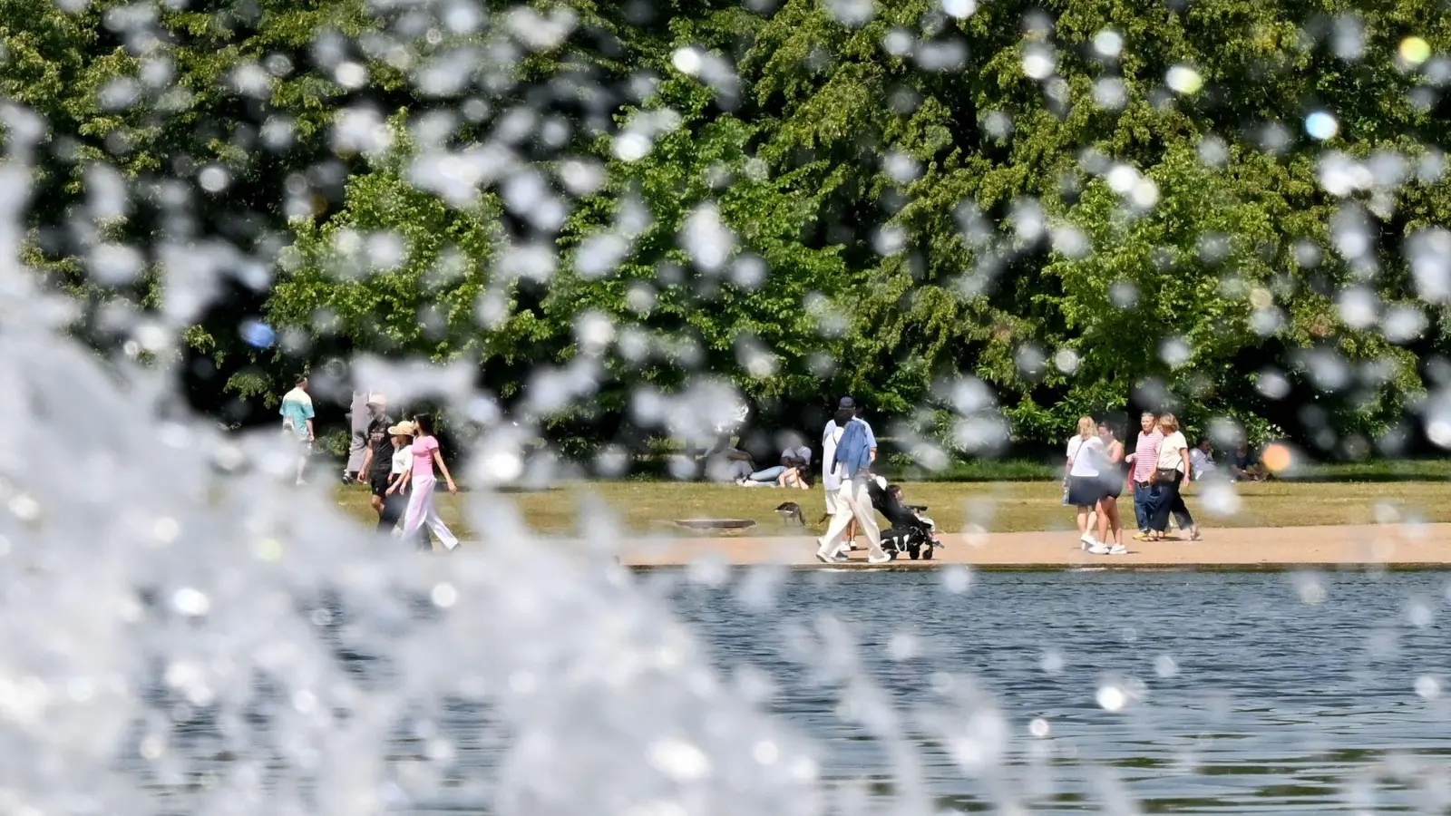 In Großbritannien ist es so warm wie noch nie zu diesem Zeitpunkt im Jahr. (Foto: Anna Ross/dpa)