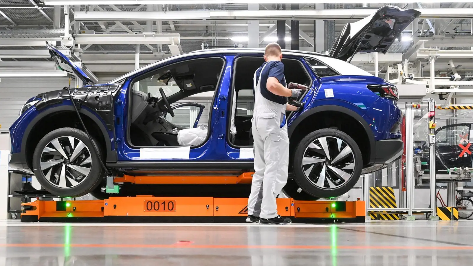 Branchenwechsel geplant? Bei technischen Qualifikationen ist die Aussicht gut. (Foto: Hendrik Schmidt/dpa/dpa-tmn)