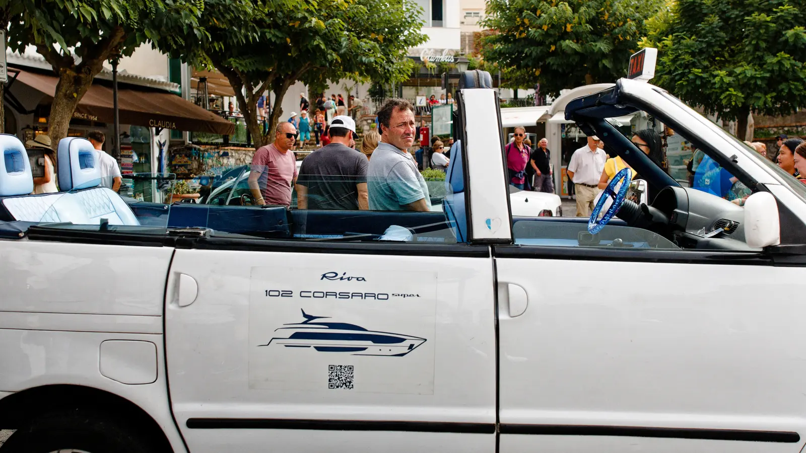 Diese Art von Taxis mit ihren waghalsigen Fahrern sind auf Capri überall anzutreffen. (Foto: Tizian Gerbing)