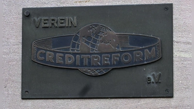 Die Wirtschaftsauskunftei Creditreform sammelt regelmäßig Zahlen zu Firmenpleiten und Unternehmensschließungen. (Symbolbild) (Foto: Martin Schutt/dpa)