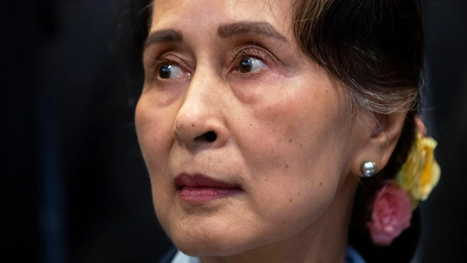 Aung San Suu Kyi ist in ihrer Heimat bis heute sehr beliebt. (Archivbild) (Foto: Peter Dejong/AP/dpa)