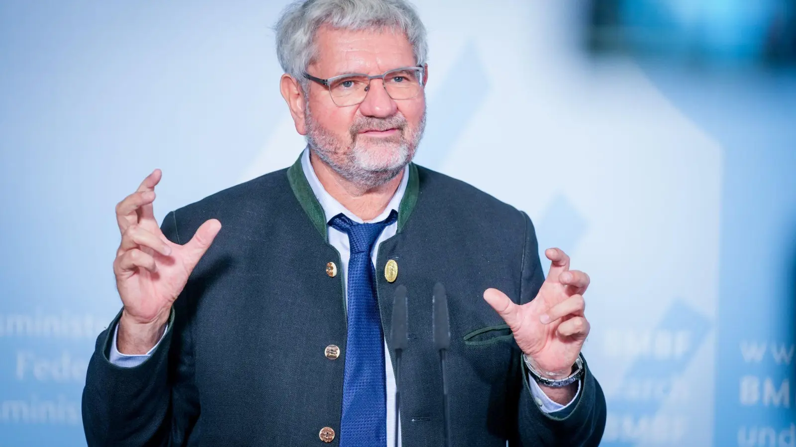Der Präsident der Alexander von Humboldt-Stiftung, Robert Schlögl. Als Chemiker und Gründungsdirektor des Max-Planck-Instituts für Chemische Energiekonversion, stellte er 2021 ein innovatives Methanol-Auto und Möglichkeiten der Nutzung von CO2 aus Industrieabgasen vor. (zu dpa: «USA-Forschung unter Druck - Eine Chance für Deutschland?») (Foto: Kay Nietfeld)