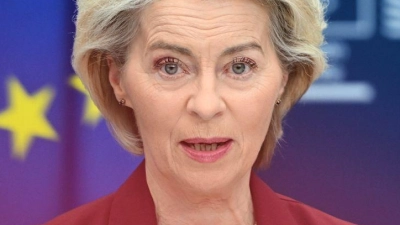 Die EU-Kommission präsentierte ein Konzept, um festgesetztes russisches Vermögen für die Ukraine zu nutzen. (Foto: Harry Nakos/AP/dpa)