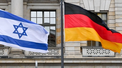 Etwa 500 Menschen setzten ein Zeichen gegen Judenhass, während rund 3600 für ein Ende des Gaza-Kriegs auf die Straße gingen. (Symbolbild) (Foto: Jens Kalaene/dpa-Zentralbild/dpa)