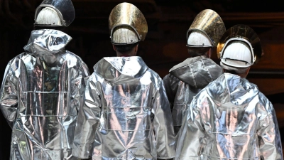 Die Mitglieder der IG Metall bei Thyssenkrupp Steel haben mit großer Mehrheit für einen Sanierungstarifvertrag gestimmt. Er sieht auch massive Lohnkürzungen vor. (Archivbild)  (Foto: Federico Gambarini/dpa)