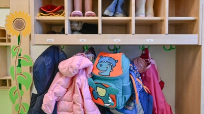 Im Osten Schließungen, im Westen Platzmangel - die Kita-Krise hat verschiedene Facetten. (Foto: Patrick Pleul/dpa)