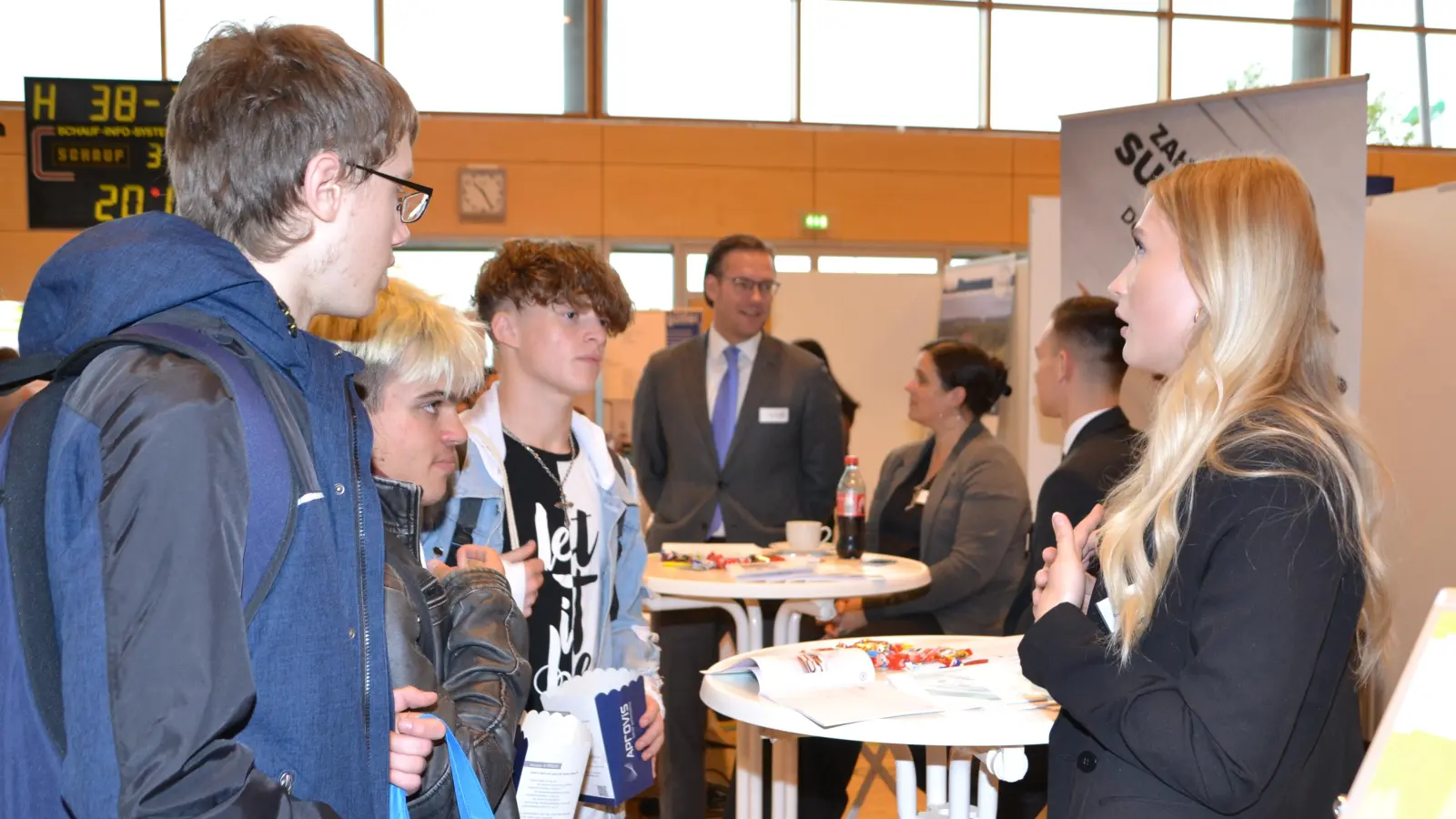 Junge Talente können in Heilsbronn direkten Kontakt mit interessanten Firmen aufnehmen. (Foto: Klemens Hoppe)