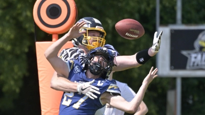 Kein Bayernliga-Football mehr in Neustadt: Hier eine Szene aus der Vorsaison mit dem Neustädter Luca Gonter (hinten) im Spiel gegen Dachau. (Foto: Martin Rügner)