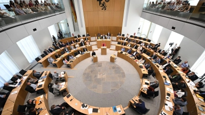 Blick in den Landtag von Rheinland-Pfalz - dort wird bereits jetzt Energie gespart. (Foto: Arne Dedert/dpa)