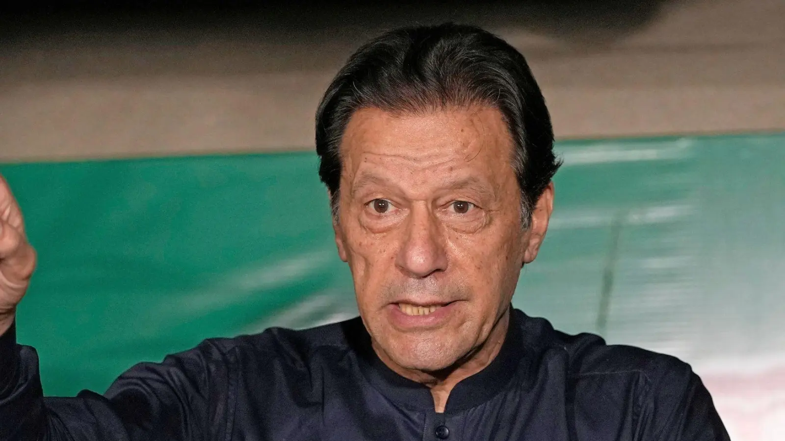 Die Justiz wirft Imran Khan die Weitergabe vertraulicher diplomatischer Informationen vor. (Foto: K.M. Chaudary/AP/dpa)