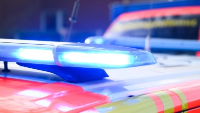 Der 28-Jährige konnte nicht mehr gerettet werden. Er starb noch am Unfallort. (Symbolbild) (Foto: Julian Stratenschulte/dpa)