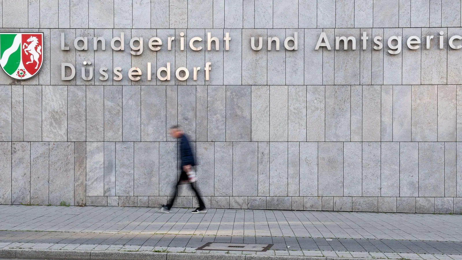 In mehreren Bundesländern waren bei Razzien Vermögenswerte in Höhe von circa 6,3 Millionen Euro sichergestellt worden. (Symbolbild)  (Foto: Marius Becker/dpa)