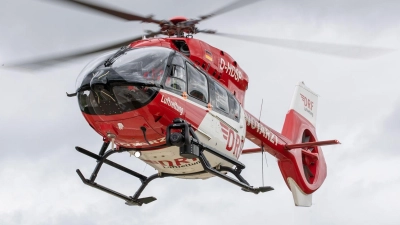 Die Frau kam nach dem Vorfall am Samstagabend per Rettungshubschrauber in ein Krankenhaus. (Symbolbild) (Foto: Daniel Karmann/dpa)