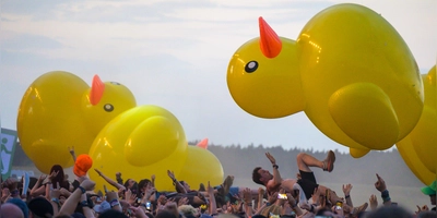 Besuchende auf dem Summer Breeze am vierten Tag. (Foto: René Chlopotowski)