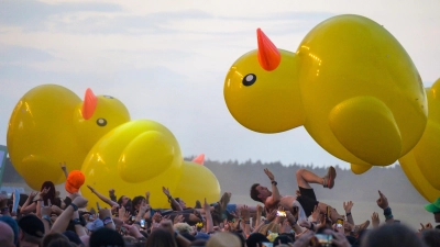 Besuchende auf dem Summer Breeze am vierten Tag. (Foto: René Chlopotowski)