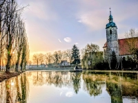 Gespiegelte Idylle - gesehen an der Weeg in Markt Erlbach (Foto: Carola Ebersberger)