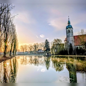Gespiegelte Idylle - gesehen an der Weeg in Markt Erlbach (Foto: Carola Ebersberger)