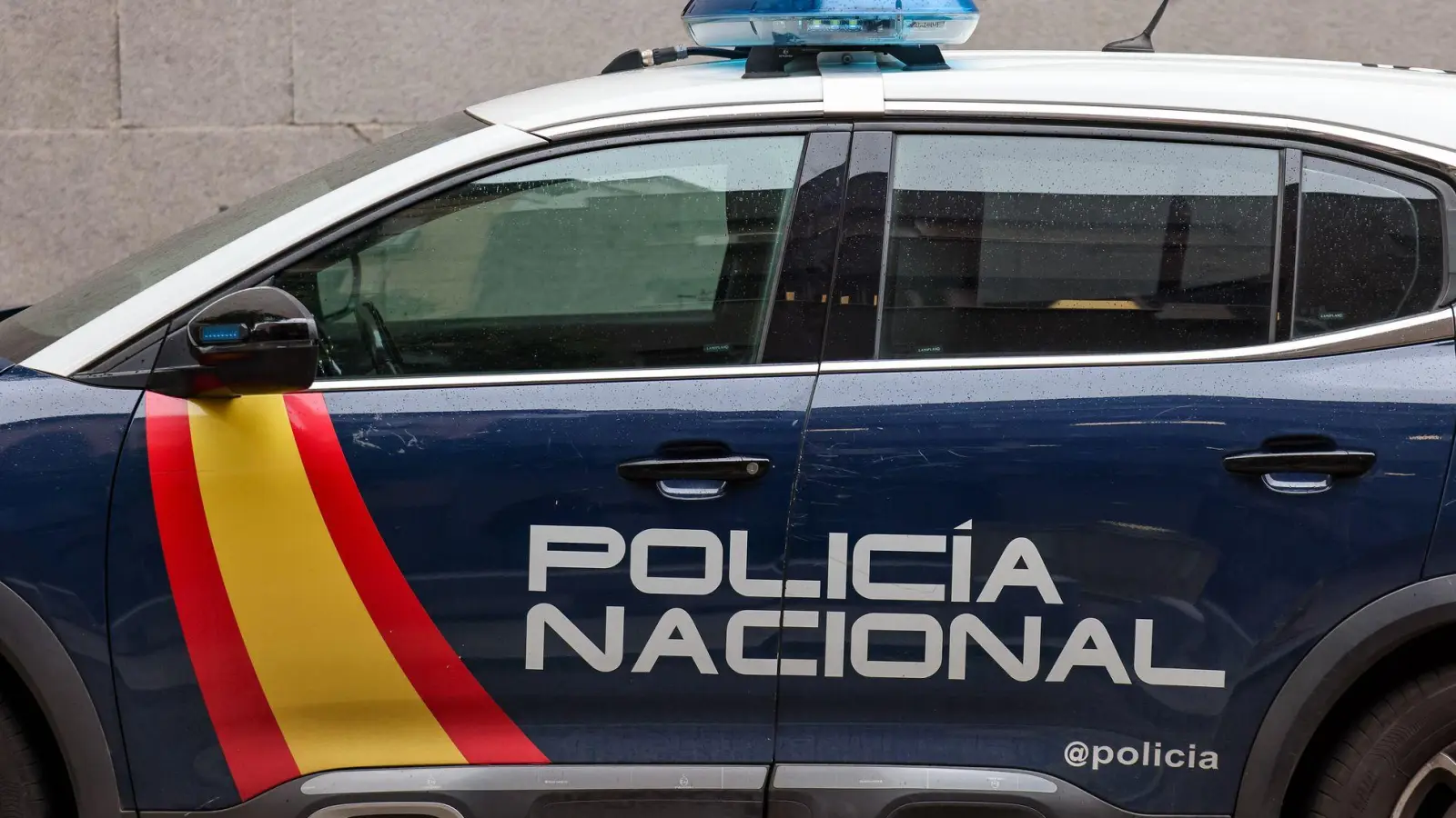 Ein Auto ist in Barcelona eine wartende Menge von Fußballfans gefahren. Dabei wurden nach Angaben der Polizei 13 Menschen verletzt. Die Polizei geht von einem Unfall aus. (Archivbild) (Foto: Jan Woitas/dpa)